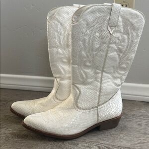 Coconuts by Matisse “Gaucho” Boots size 10
 Perfect for a festival